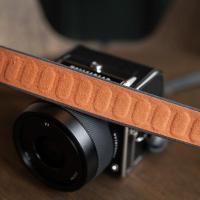 Camera_Shoulder_Strap_Air__Earth_Brown__L_1